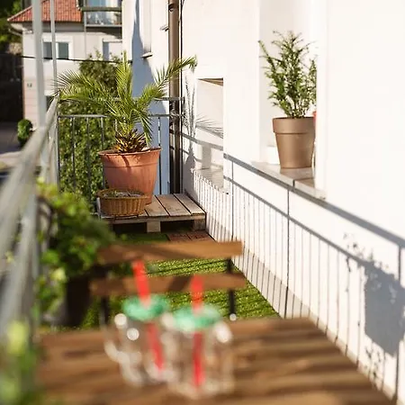 Garden 公寓 *